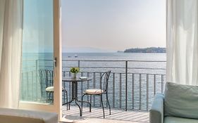 Luxury Lake View Apartments